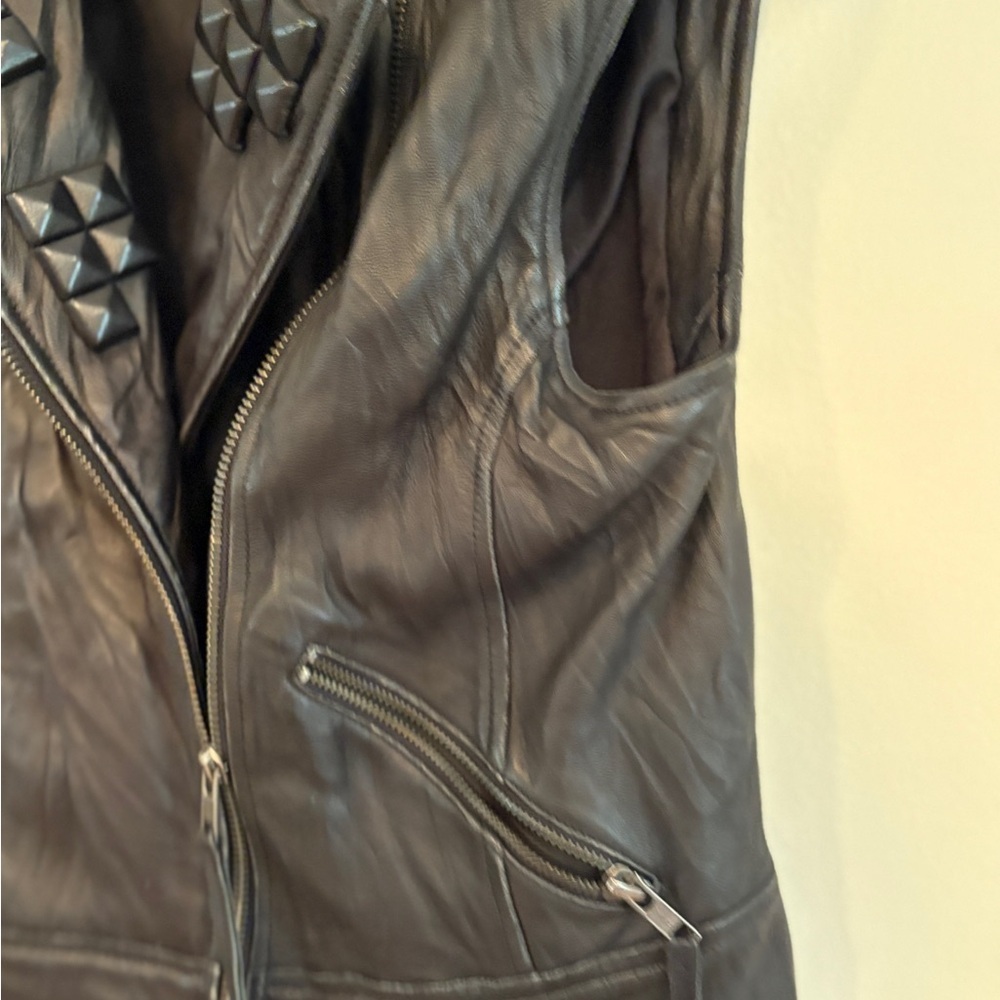 Elizabeth and James Black Studded LEATHER Vest - Picture 4 of 6